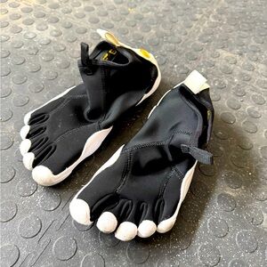 Vibram five finger V-Neop El-x size 8